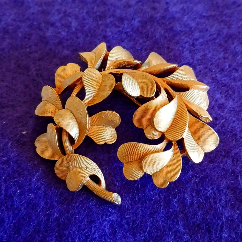 Trifari gold circular leave brooch